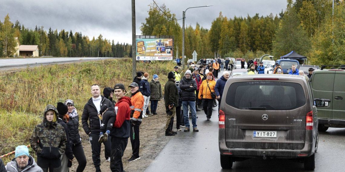 Финландын улс төрийн намууд ОХУ-тай залгаа хил дээр хашаа босгохыг дэмжжээ