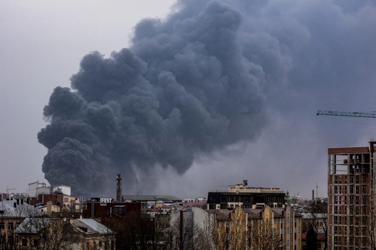Оросын арми Украины хотууд руу 81 далавчит пуужин харважээ