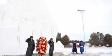Ерөнхий сайд Л.Оюун-Эрдэнэ Чингис хааны гэрэлт хөшөөнд хүндэтгэл үзүүллээ