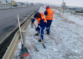 380 гаруй ажилтан 61 техник хэрэгсэлтэй уртасгасан цагаар ажиллаж, зам талбайн цас, мөсийг цэвэрлэж байна
