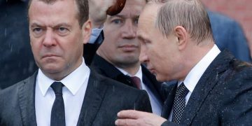 Дмитрий Медведев 2023 онд Европын Холбоо задарч, АНУ-д иргэний дайн дэгдэнэ гэв