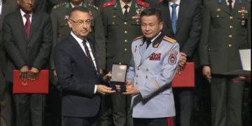 Бригадын генерал Б.Ууганбаярыг “Хүмүүнлэгийн үйлсийн хүндэт медаль”-аар шагнав