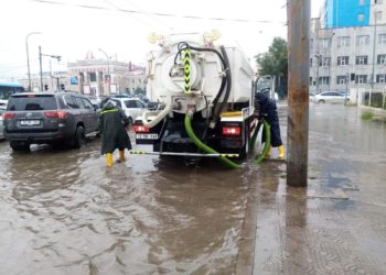 Зам, талбайд тогтсон 120 тонн усыг сорууллаа