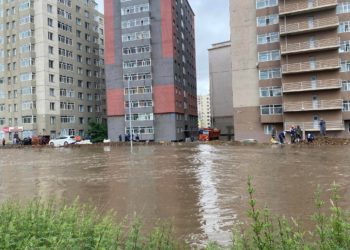 Дунд голын далан сэтэрснээс болж Элчингийн уулзвараас нарны зам хүртэл хөдөлгөөн хаагджээ