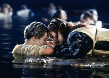 “Titanic” киноны гол дүрийн эмэгтэйг аварсан “хаалга” 718,750 ам.доллароор зарагджээ