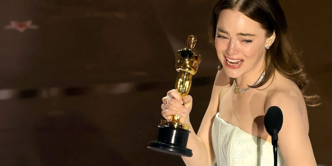 Эмма Стоун хоёр дахь удаагаа Оскарын шилдэг эмэгтэй жүжигчин боллоо