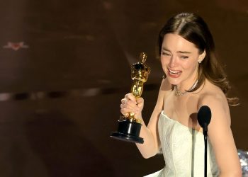 Эмма Стоун хоёр дахь удаагаа Оскарын шилдэг эмэгтэй жүжигчин боллоо