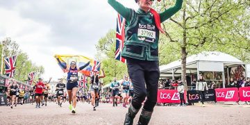 Лондоны марафонд монгол гуталтай гүйж, Геннисийн рекордод бүртгүүллээ