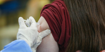 Есдүгээр сараас охид, хөвгүүдэд товлолын дагуу папиллома вирусийн халдварын эсрэг вакциныг ЗААВАЛ ХИЙНЭ