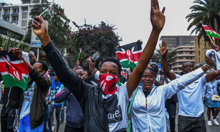 Кенийн парламентыг эсэргүүцсэн жагсаалын үеэр 39 хүн амиа алджээ