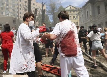 Оросын пуужингийн цохилтод Украины 36 иргэн алагдаж, Киевийн хүүхдийн эмнэлэг өртөв
