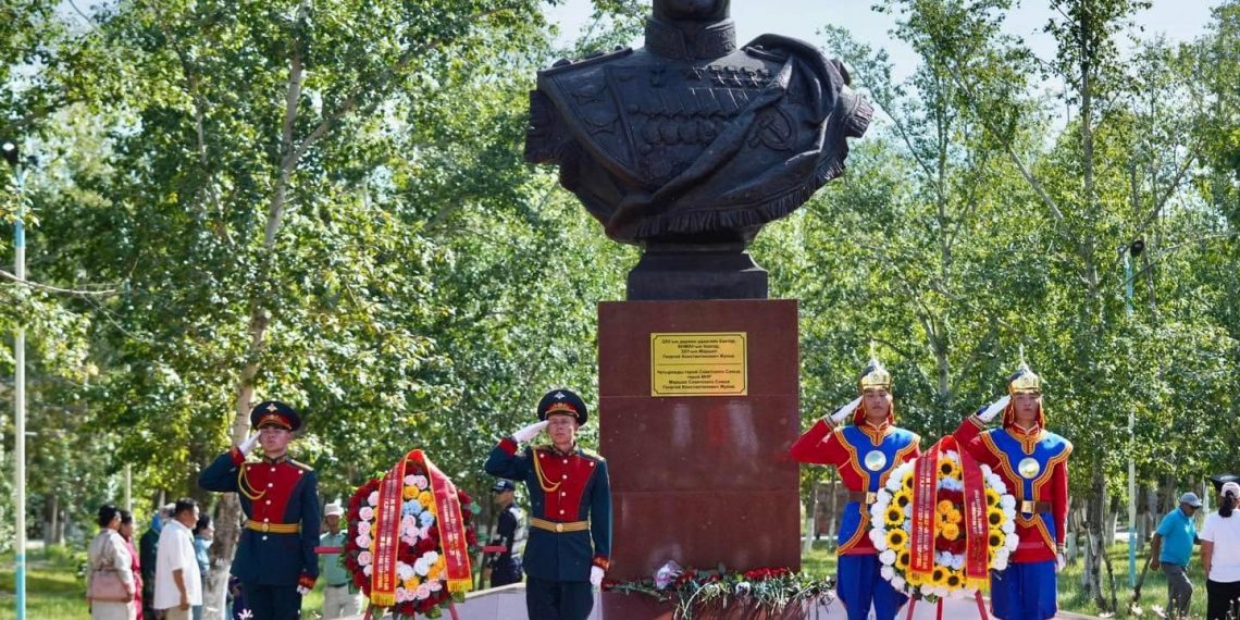 Маршал Г.К.Жуковын хөшөөг Дорнод аймагт босголоо