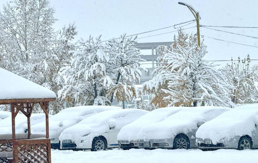 Баянхонгор аймгийн Гурванбулаг суманд шөнөдөө -10 градус хүрч хүйтэрчээ