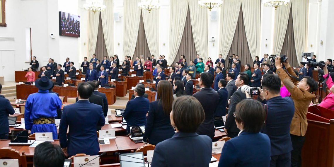 126 гишүүнтэй парламент анхны ээлжит чуулганаа нээлээ