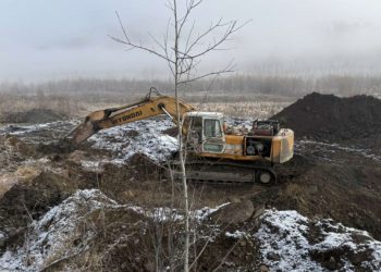 Бартаа, саадтай ууланд нуусан хүнд даацын 5 экскаваторыг олжээ