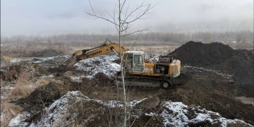 Бартаа, саадтай ууланд нуусан хүнд даацын 5 экскаваторыг олжээ