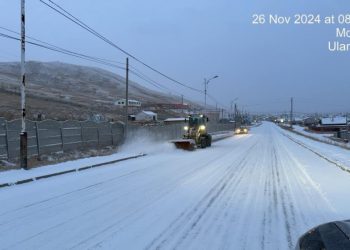 1128 зам талбайн үйлчлэгч 185 тусгай зориулалтын техникээр авто замыг цэвэрлэж байна