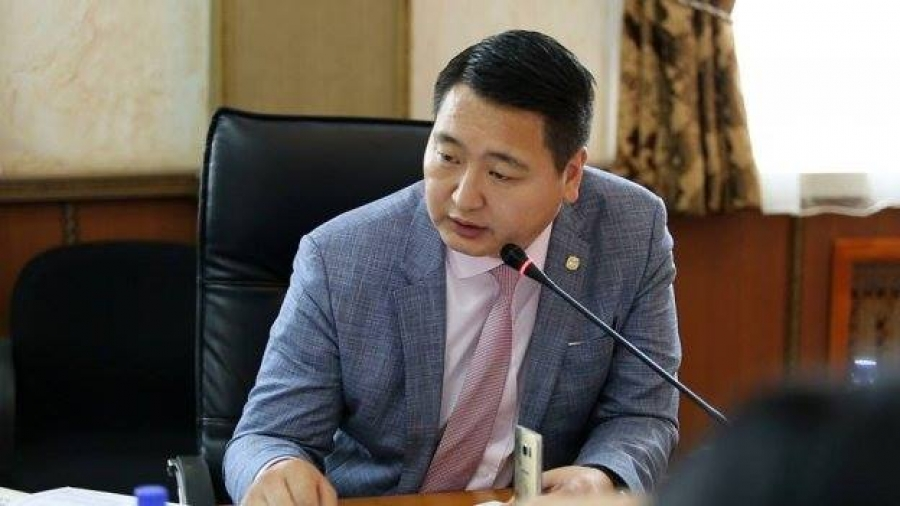 С.Мөнхчулуун: Стандарт нь өөрчлөгддөггүй л юм бол Дундговь аймаг 44 тонноос дээш жинтэй тээврийн хэрэгсэл явуулахгүй гэдгийг дахин мэдэгдье