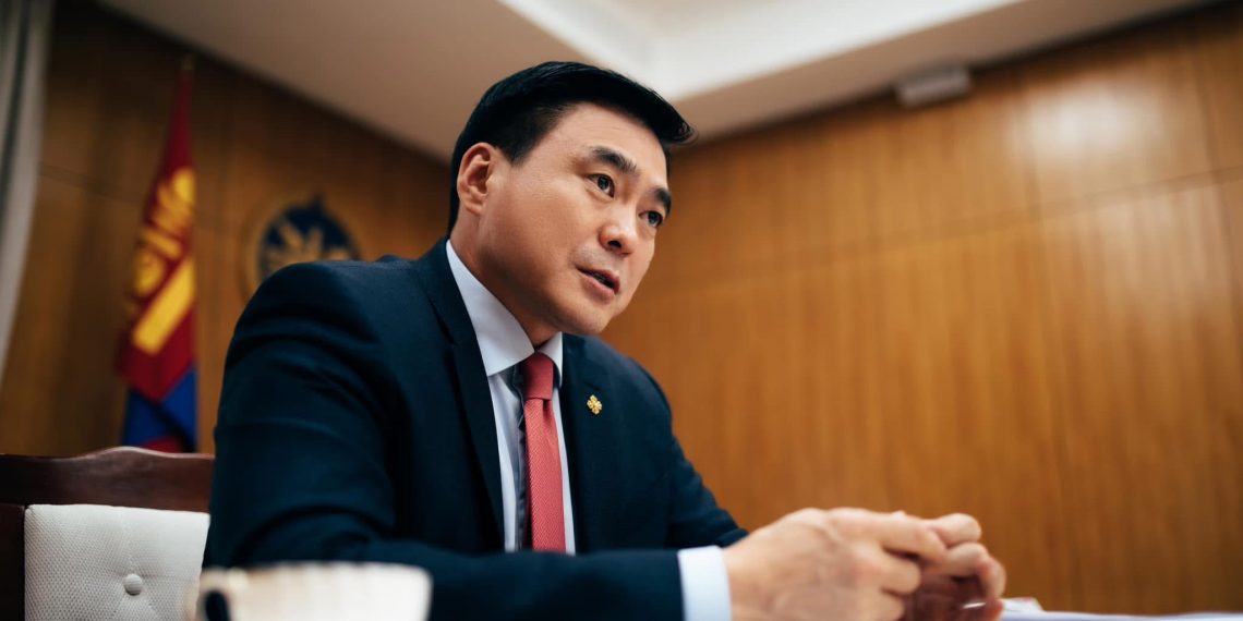 Шадар сайд С.Амарсайхан тэргүүтэй албаныхан Монгол-Британийн Дугуй ширээний 15 дугаар уулзалтад оролцохоор Лондон хотод айлчилж байна