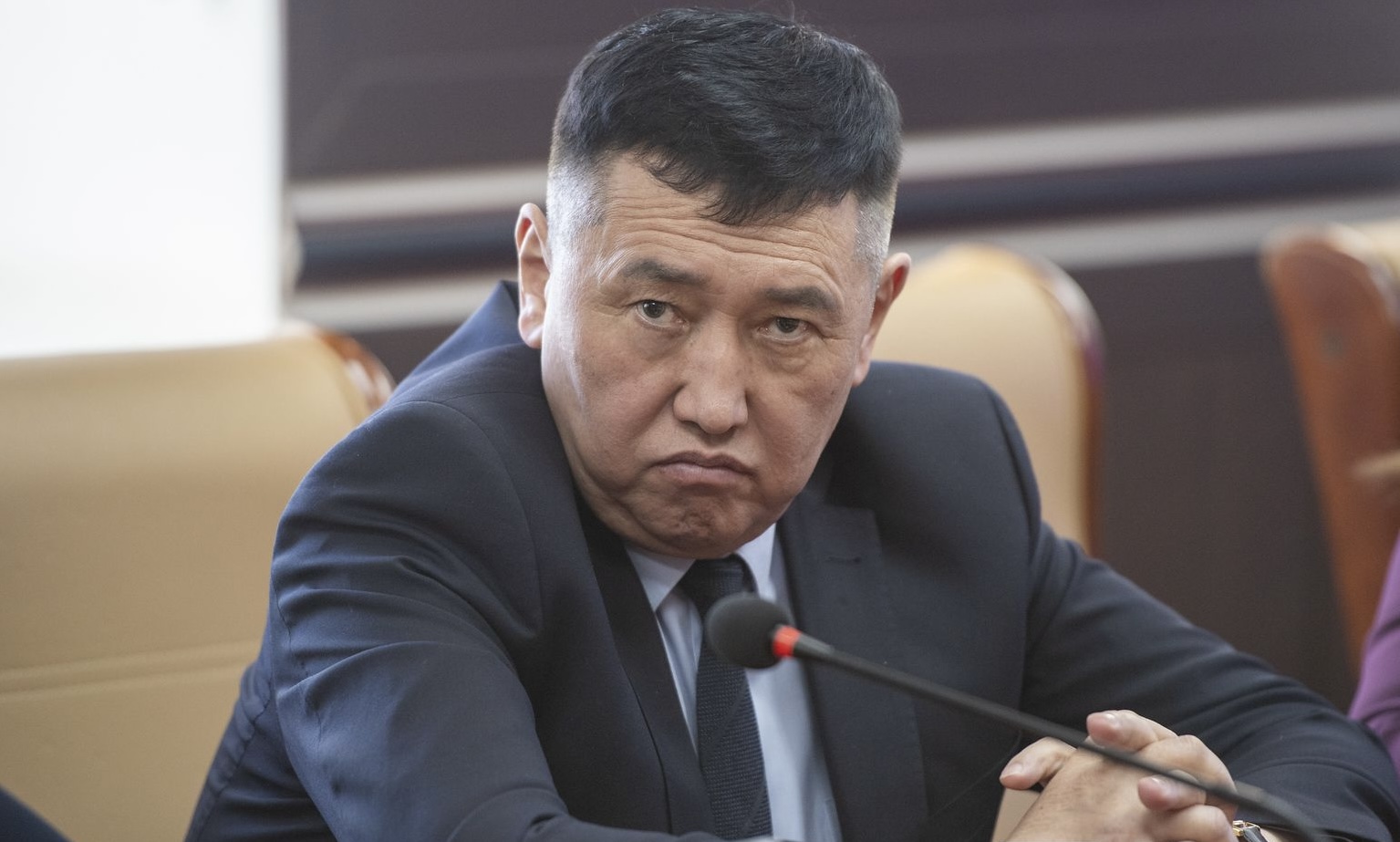 Д.Загджавыг ерөнхий аудитороос чөлөөлж, С.Магнайсүрэнг томилно