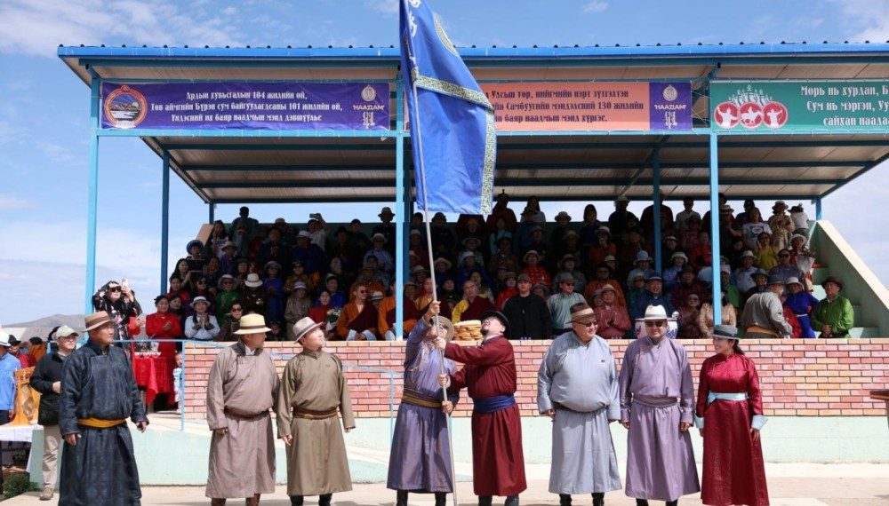 Төв аймгийн Бүрэн сумыг Хөдөлмөрийн гавьяаны улаан тугийн одонгоор шагналаа