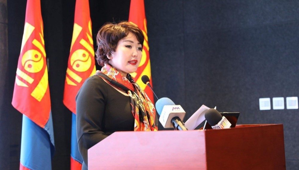 Ерөнхийлөгч яруу найрагч Ц.Хуланд уучлал үзүүлж, суллахаар болжээ