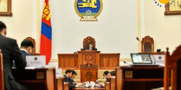 Яачихсан 4 гишүүнийг намрын чуулганаар явуулна гээд яриад унав?