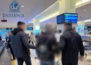 Иргэдийг залилсан этгээдийг Интерполоор эрэн сурвалжилж, Турк улсаас албадан авчирлаа