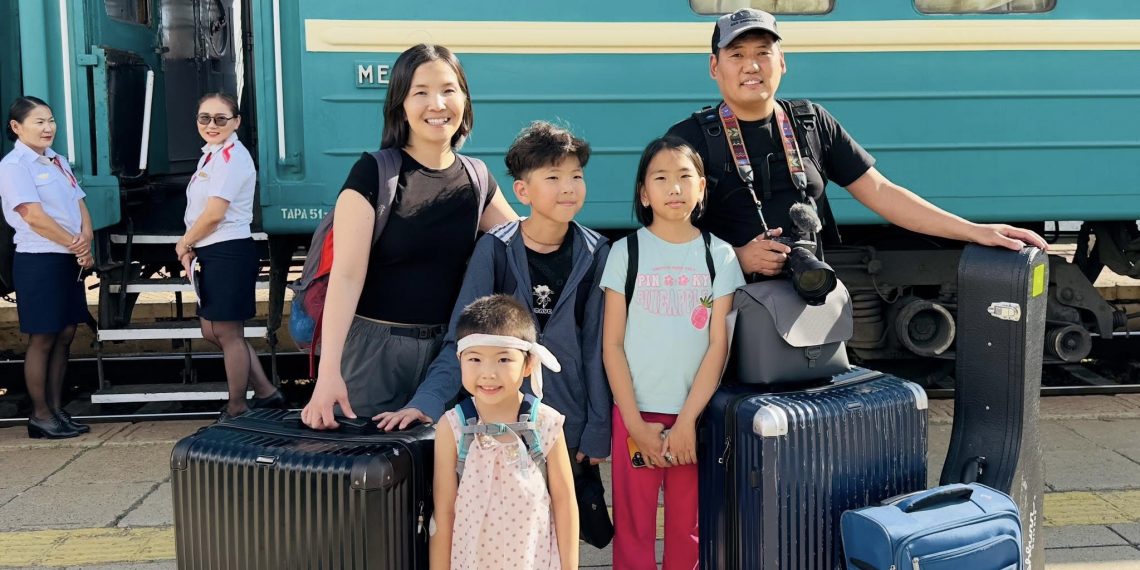 Ш.Түвшинжаргалын гэр бүл гурав дахь удаагаа дэлхийг тойрон аялахаар замдаа гарлаа