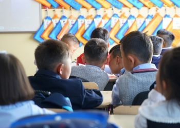 Ачаалал хэтэрсэн сургуулиудад шуурхай зохицуулалт хийхийг үүрэг болголоо