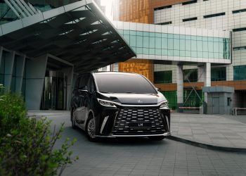 Лексусын хамгийн тансаг автомашин – LM350h Монголд анх удаа