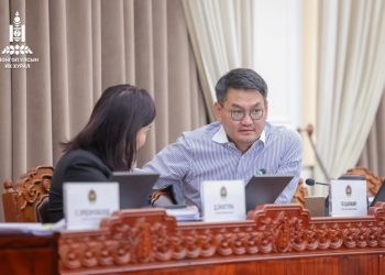 Ө.Шижир: Чойжилсүрэн сайд чинь 2000 айлын орон сууцыг нэг жилд барьж байна, үлгэр жишээ ав л даа