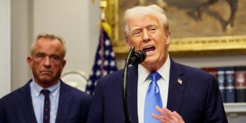 Трамп аутизмд вакцин, өвчин намдаагч эм буруутай гэсэн бол мэргэжилтнүүд түүнийг үгүйсгэв