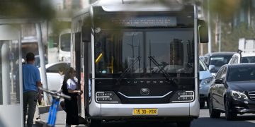 Бямба гаригт нийтийн тээврийн дараах 43 чиглэл өөрчлөгдөнө