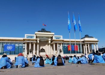 Эрүүл мэндийн салбарын ажилтнууд ажил хаяхаар болжээ