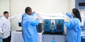 Хүүхдээс нэг дусал цус авч, 25–30 төрлийн бодисын солилцооны эмгэг илрүүлдэг болно