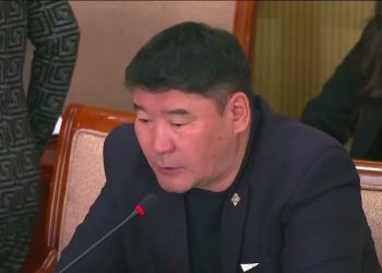 Г.Ганбаатар: Төсөв хэлэлцэх гэж “гурилдаж” байна
