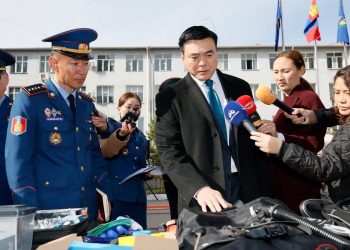 Шуурхай албаны автомашин болон техник хэрэгслүүдийг хүлээлгэн өглөө