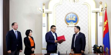 УИХ-ын даргыг огцруулах бичгээ дэд дарга Б.Пүрэвдоржид өргөн барилаа