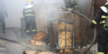 ОБЕГ: Нийтийн байранд гарсан түймрийг унтрааж, 81 хүний амийг аварчээ