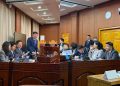 Ерөнхий сайдыг огцруулсан нь Үндсэн хуульд нийцсэн эсэх маргааныг шийдвэрлэхээр Цэц хуралдаж байна