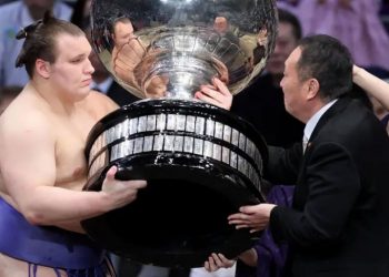 Мэргэжлийн сүмогийн дээд зиндаанд анх удаа украин бөх түрүүллээ