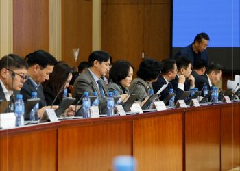 УИХ-ын гишүүдийн зочны зардал зэргийг танаж багш, эмчийн цалинг нэмэхээр болжээ