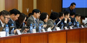 УИХ-ын гишүүдийн зочны зардал зэргийг танаж багш, эмчийн цалинг нэмэхээр болжээ