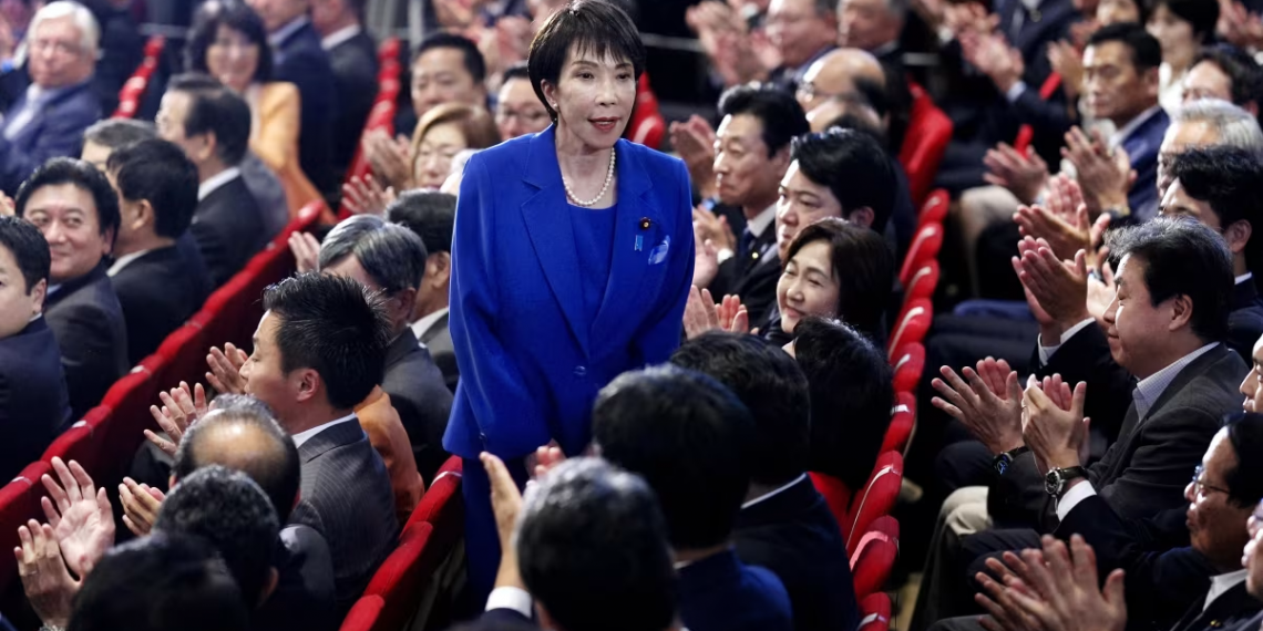 Такаичи Санаэ өөрийн болон сайд нарынхаа цалинг бууруулна гэв