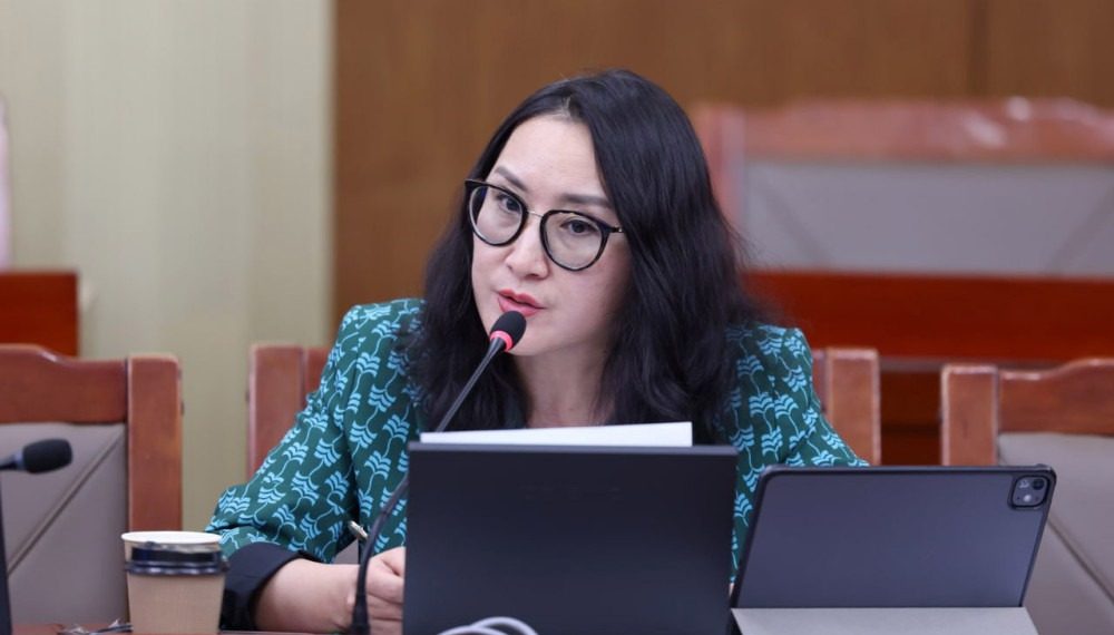 Ж.Баярмаа: $120-оор зарж байсан нүүрс яагаад $50 болсон юм бэ, Л.Оюун-Эрдэнэ гишүүн ээ?