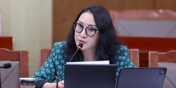 Ж.Баярмаа: $120-оор зарж байсан нүүрс яагаад $50 болсон юм бэ, Л.Оюун-Эрдэнэ гишүүн ээ?