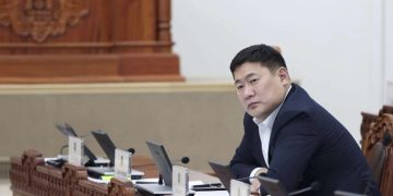 “Бараг 20 жил гацсан төслөө буцаагаад зогсооё гэж байгаа бол тэгье л дээ”