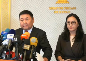 Л.Оюун-Эрдэнэ таван жил Ерөнхий Сайд байхдаа Ухаа худагаа шийдэхгүй яасан юм бэ? Захиралтай нь 7 хоног болгон уулздаг байсан шүү дээ