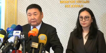 Л.Оюун-Эрдэнэ таван жил Ерөнхий Сайд байхдаа Ухаа худагаа шийдэхгүй яасан юм бэ? Захиралтай нь 7 хоног болгон уулздаг байсан шүү дээ